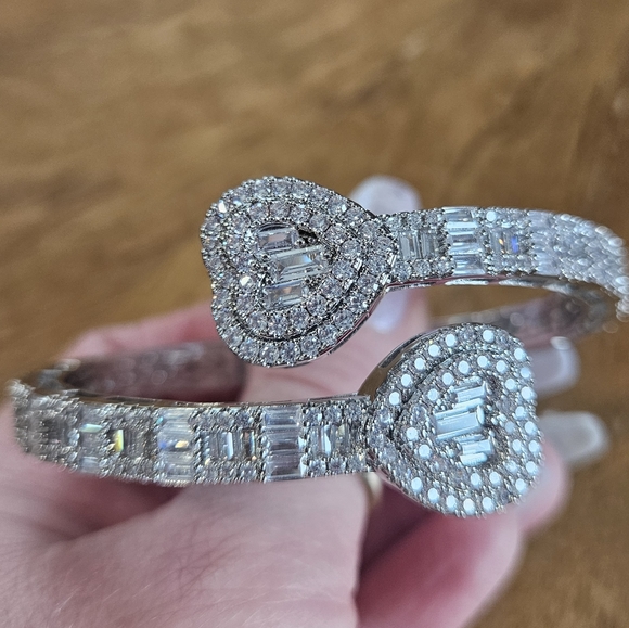 Heart cubic zirconia bangle - Picture 1 of 12